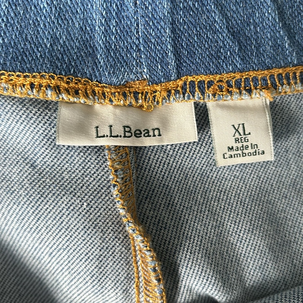 LL Bean Women’s Blue Jeans XL - Picture 4 of 8